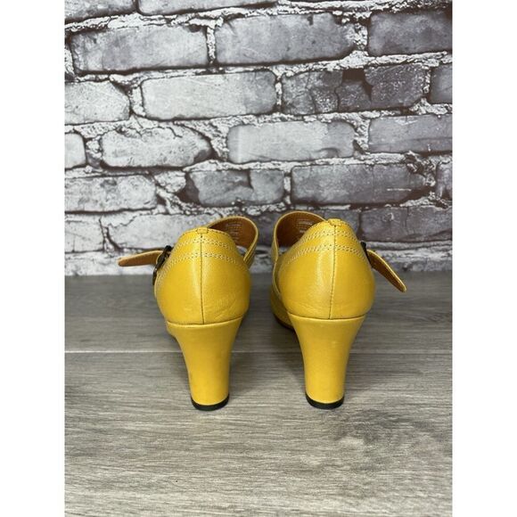Re-Mix Classic Vintage Yellow Leather Round Toe Mary Jane Heels Women 7M US/38EU - Picture 8 of 16